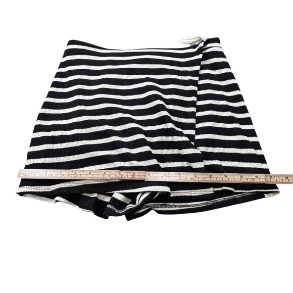 Kirious Los Angeles Striped Black & White Knit Shorts L Polyester Rayon Spandex - Picture 9 of 10